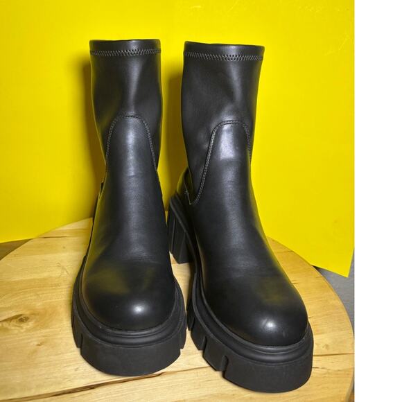 Steve Madden Boots Wm 8 M Boomba Black Faux Leather Sock Platform Chunky - Picture 2 of 8